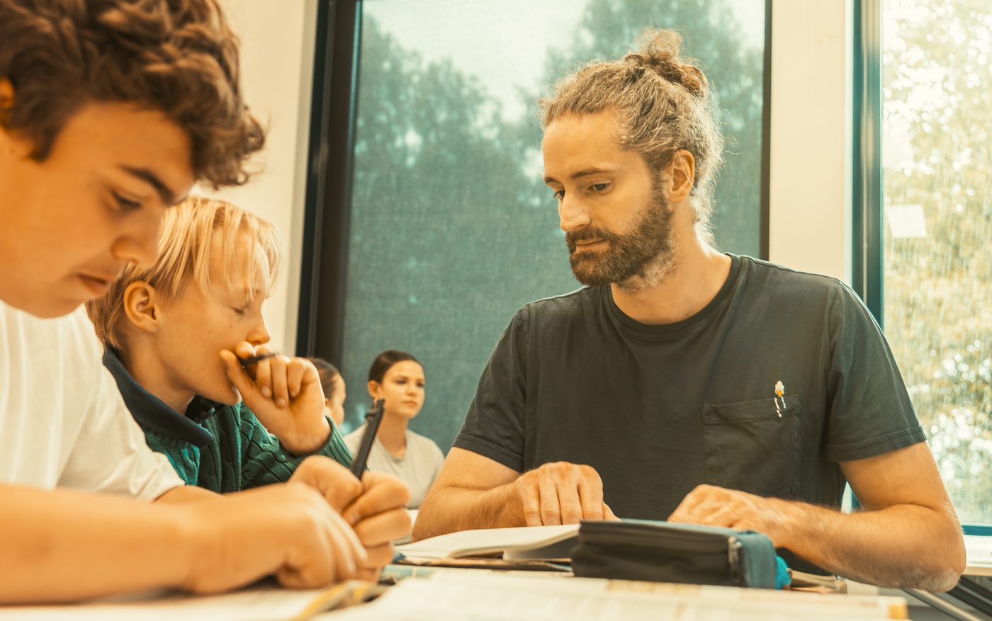 Leerlingen werken samen
